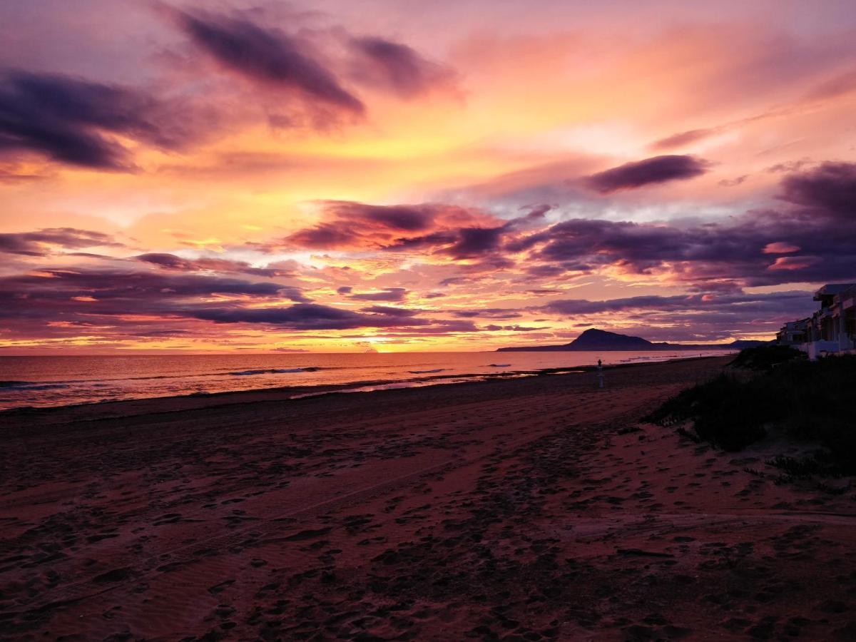 Hello Piles Beach Javier Esterno foto